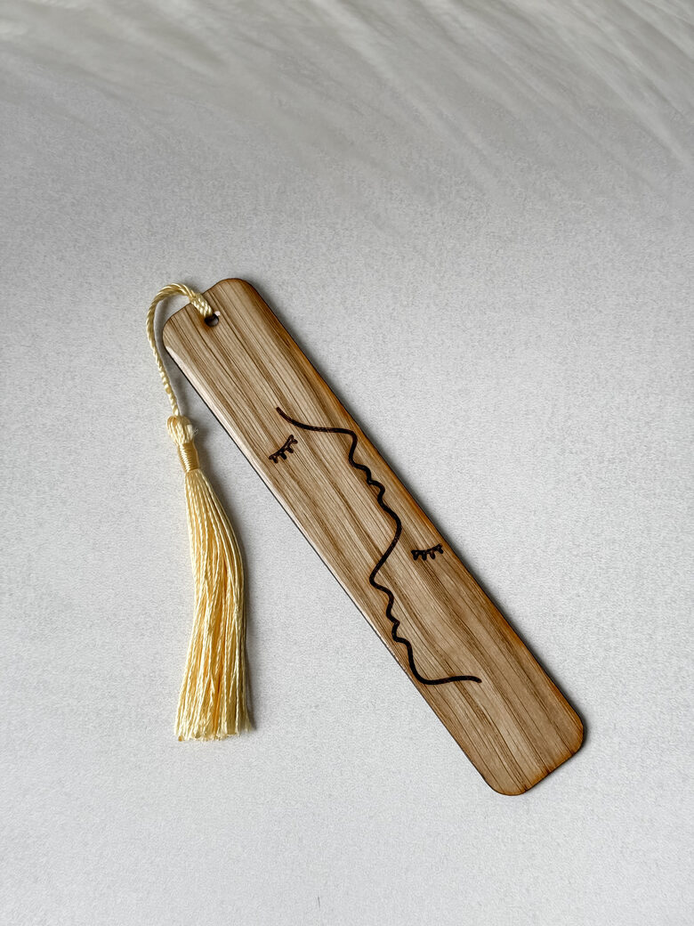 Ąžuolinis skirtukas knygai veidai