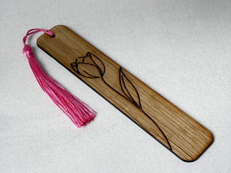 Ąžuolinis skirtukas knygai gėlė