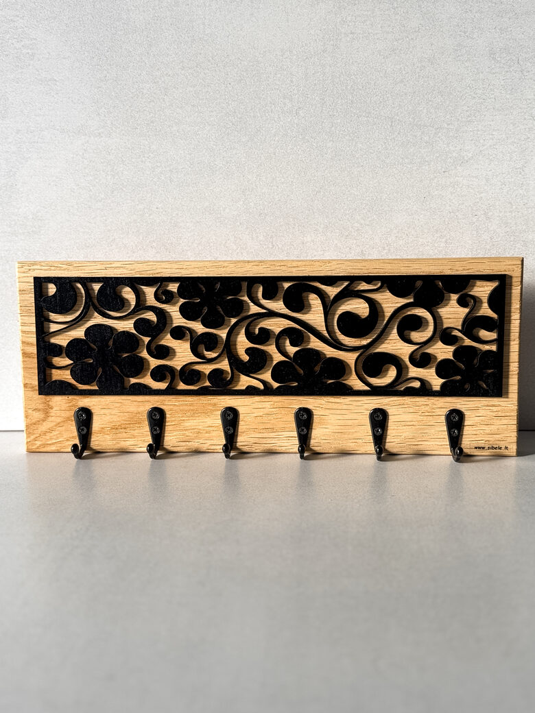 Ąžuolinė 6 kabliukų raktinė Juodos Gelytės