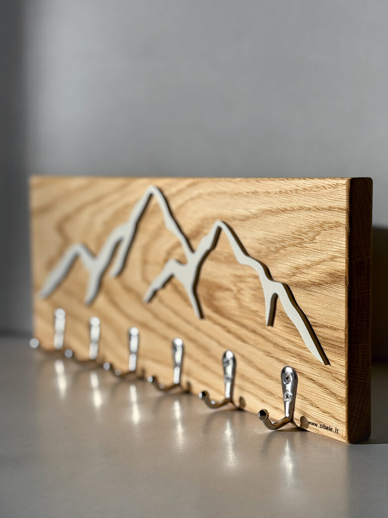 Ąžuolinės raktinės su kalnais