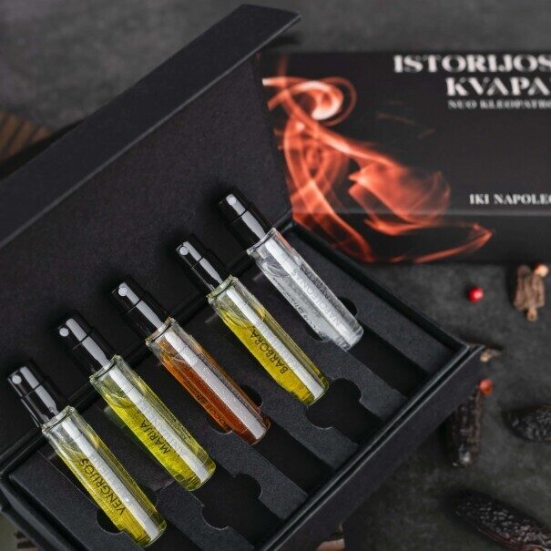 Zestaw perfum historycznych