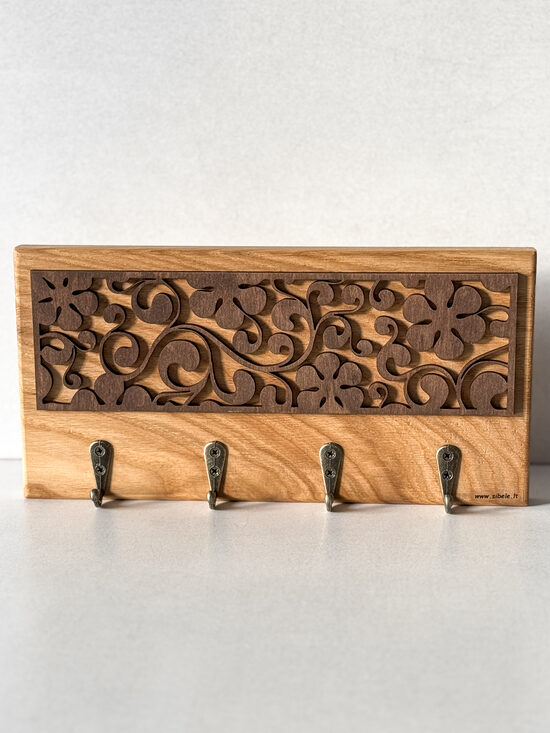 Ąžuolinė 4 kabliukų raktinė Rudos Gėlytės