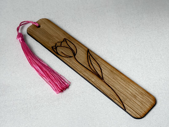 Ąžuolinis skirtukas knygai gėlė