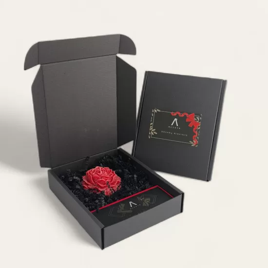 Dovanų rinkinys - Kvapų rinkinys automobiliui ir žvakė rožytė