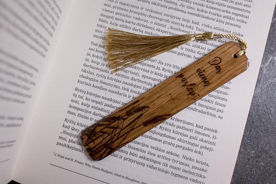 Ąžuolinis skirtukas knygai Dar vieną puslapį